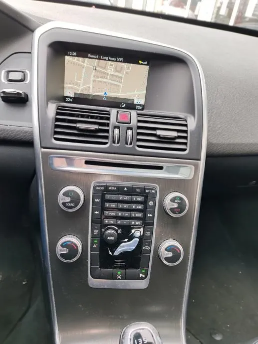 volvo xc60 fwd d4 - slika 9