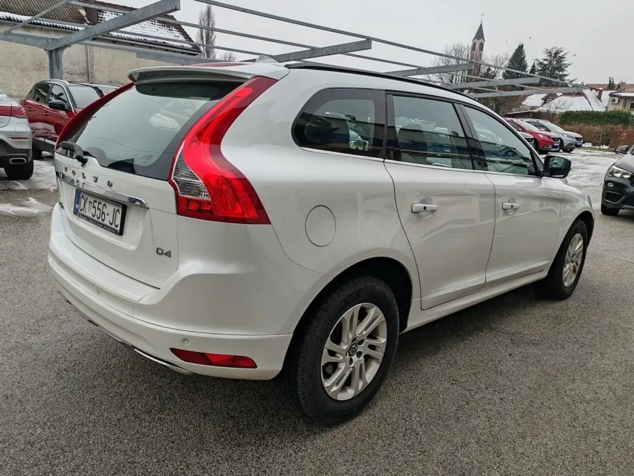 volvo xc60 fwd d4 - slika 8