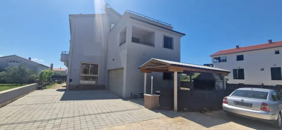 sukošan, apartmanska kuća(915m2) s 11 apartmana - slika 2