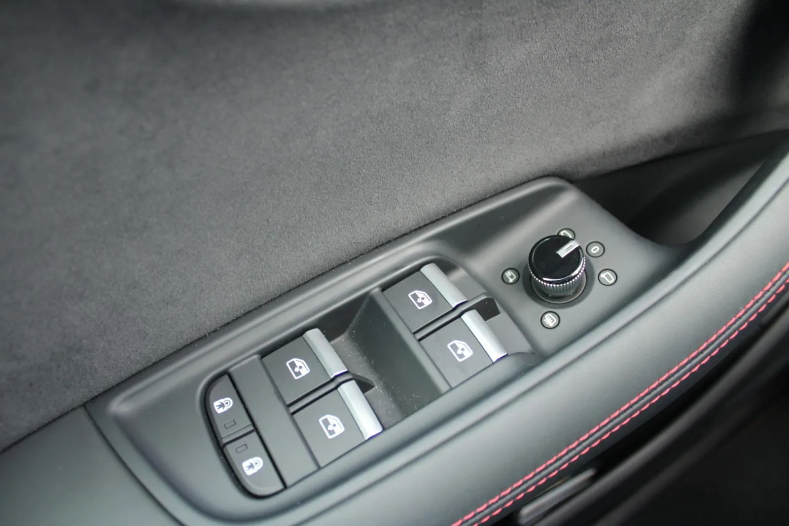 audi rsq8 4.0 tfsi quattro performance - slika 24