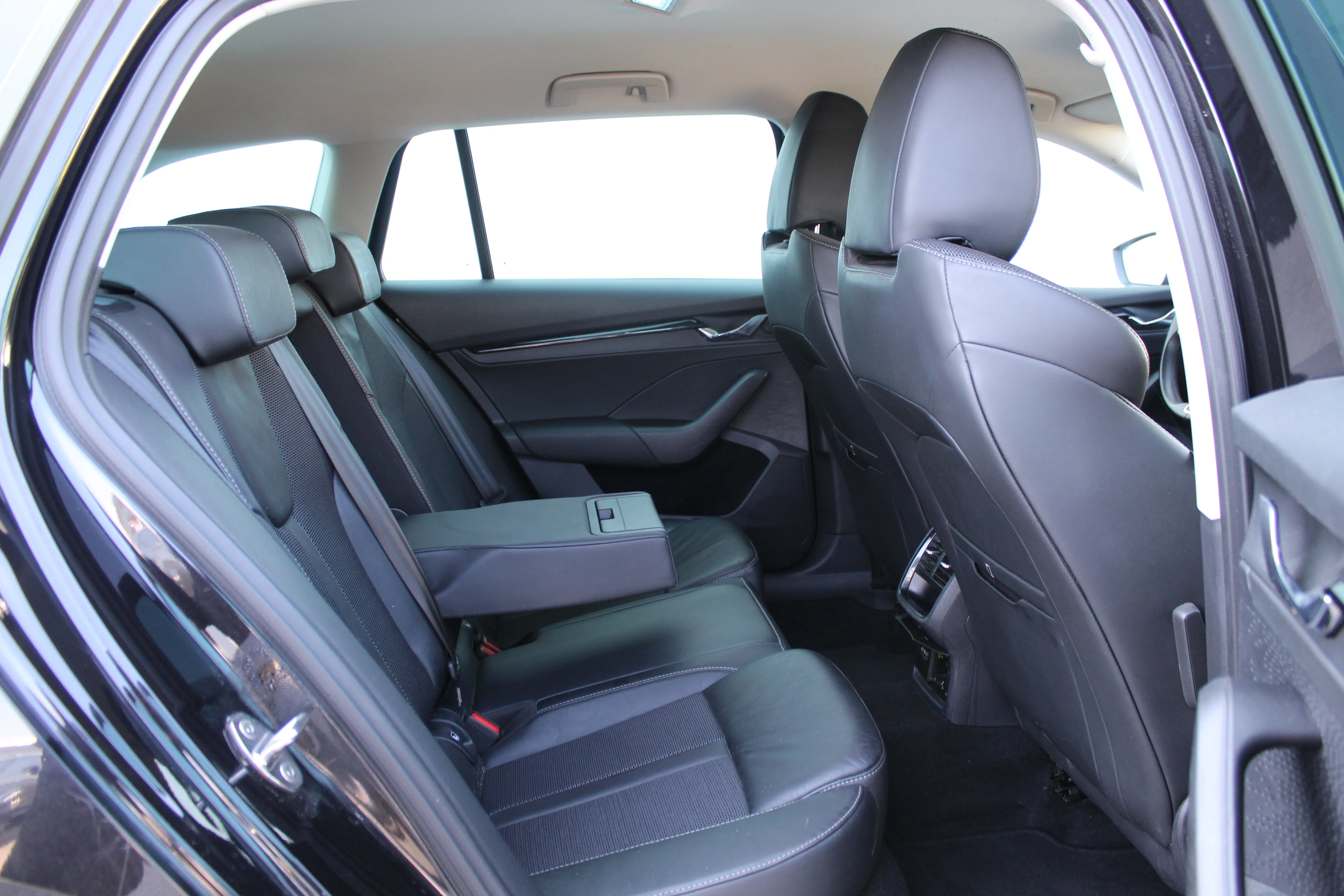 13128 škoda octavia combi ambition 2.0 tdi - slika 12
