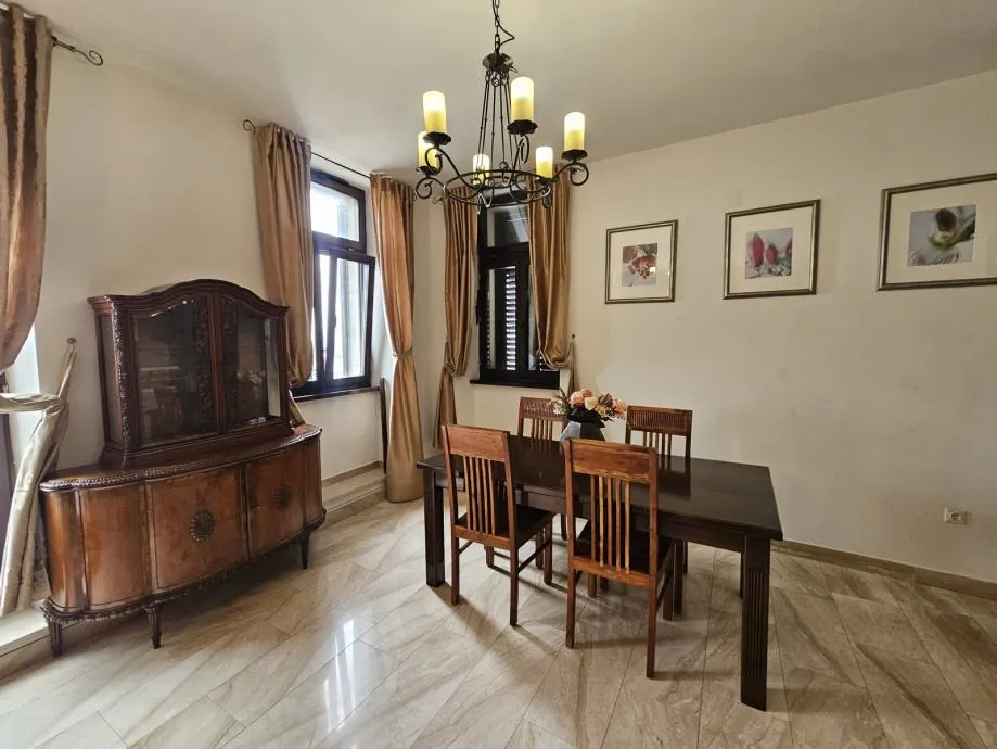 Dugoročno s režijama! Kaštel Stari, 50.00 m2 - Kaštel Stari, Kaštela