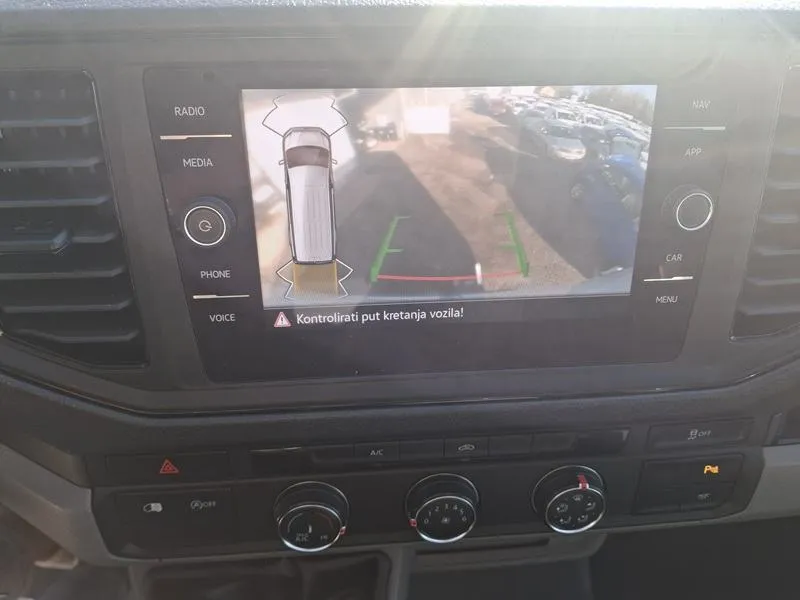 volkswagen crafter 2.0 tdi*177ks*klima*navigacija*park.kamera* - slika 16
