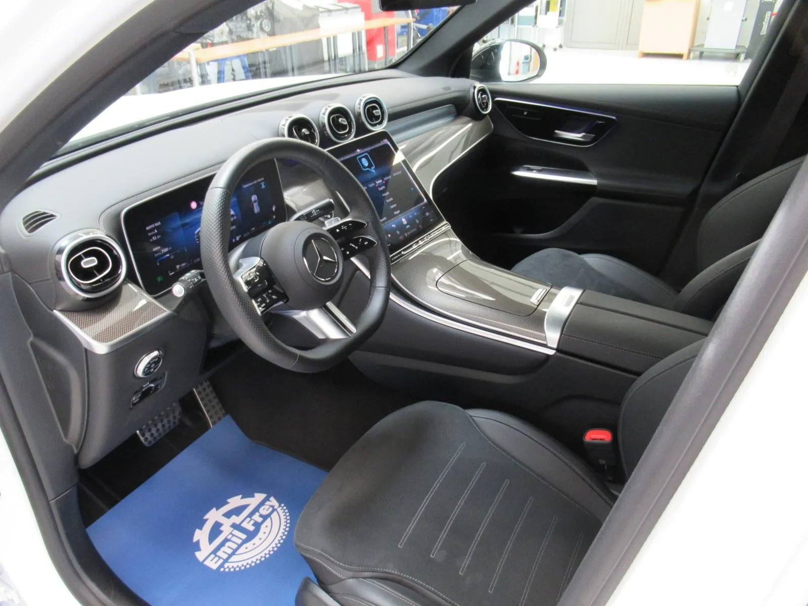 mercedes-benz glc 220 d 4m amg line - slika 15