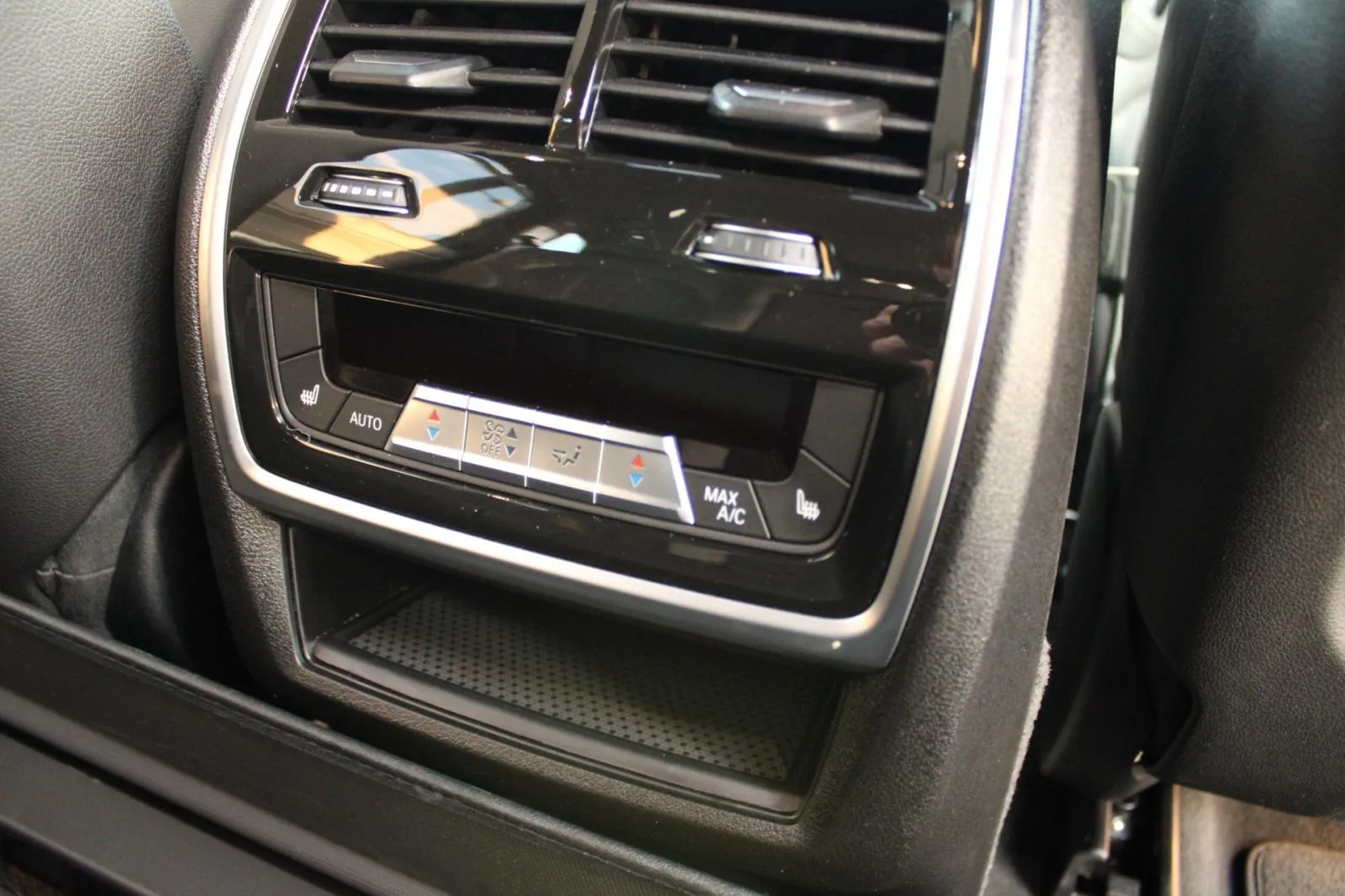 bmw x7 40d xdrive m-paket 7 sjedala *zračni ovjes, panorama, head-up* - slika 13