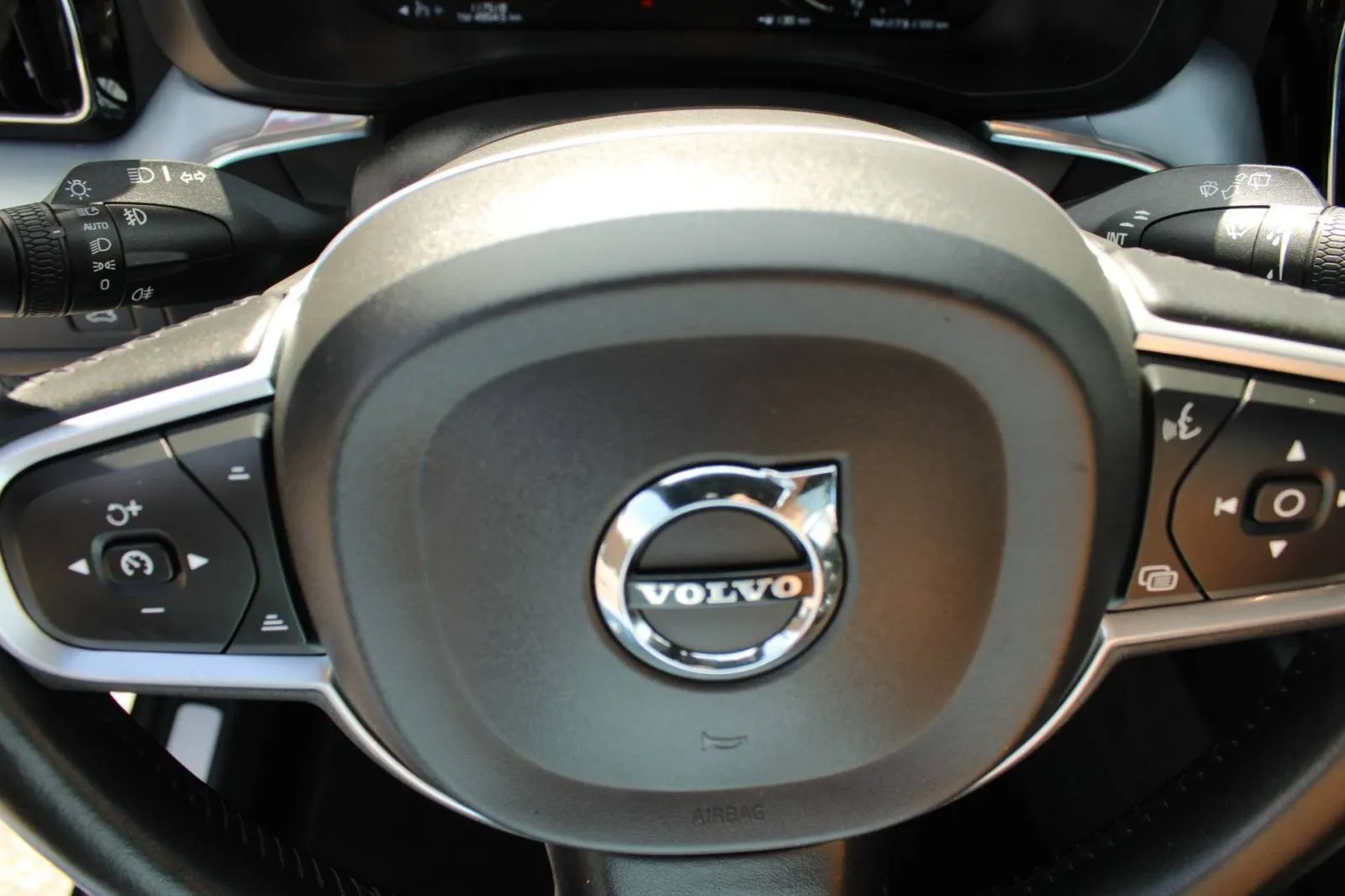 volvo xc60 2.0d automatik *led, navigacija, kamera* - slika 18