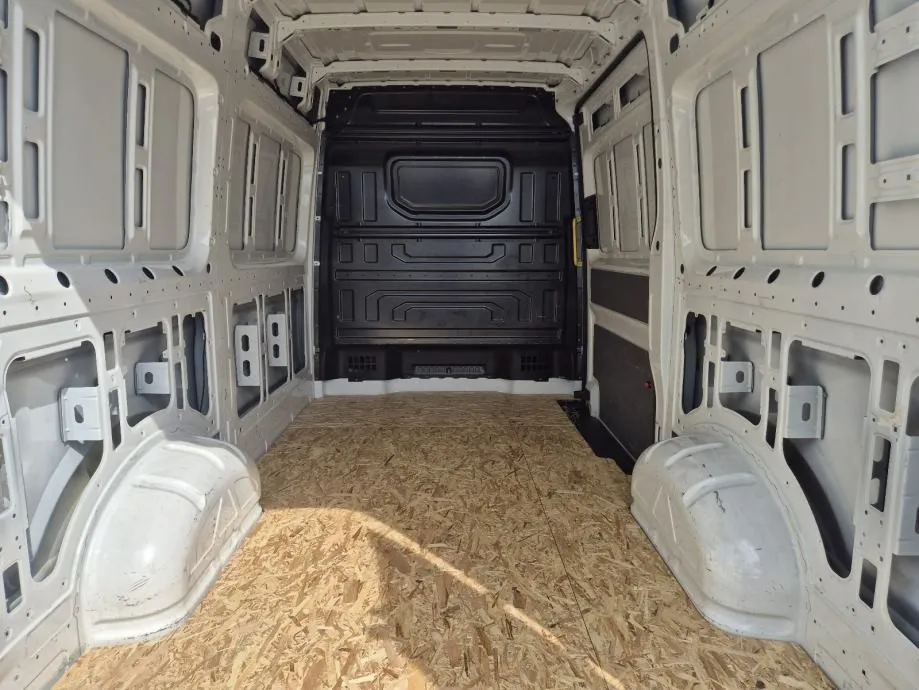 vw crafter 2.0 tdi, l3h3, odlično stanje, garancija na vozilo..., 2024 - slika 10