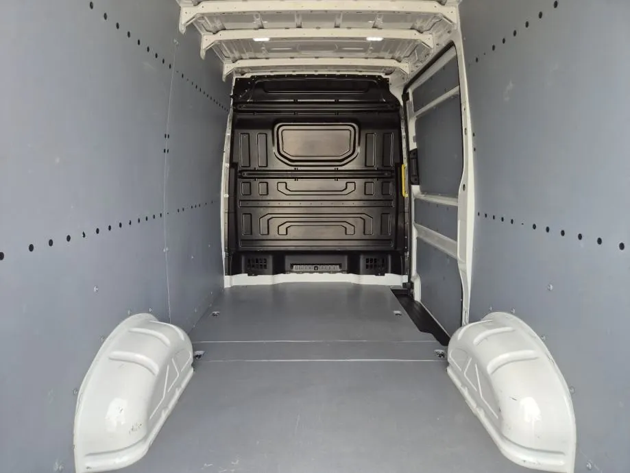 vw crafter 2.0 tdi, l3h3, redizajn, odlično stanje, garancija.., 2025 - slika 10