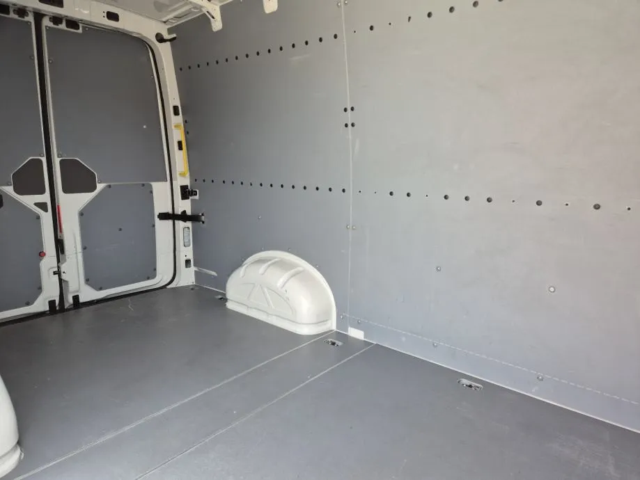 vw crafter 2.0 tdi, l3h3, redizajn, odlično stanje, garancija.., 2025 - slika 9