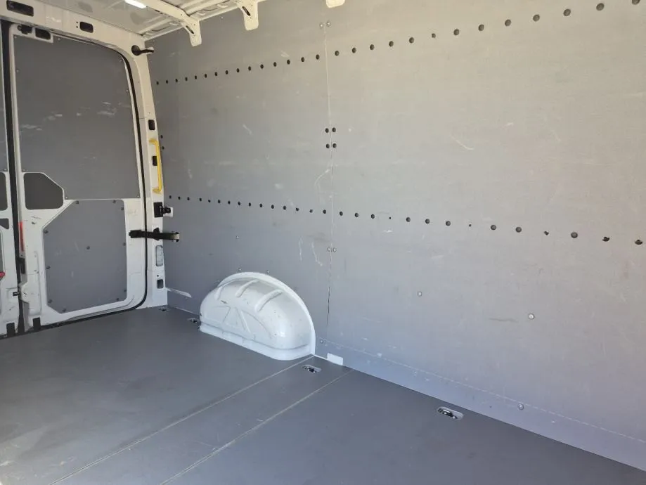 vw crafter 2.0 tdi, l3h3, redizajn, odlično stanje, garancija.., 2025 - slika 9