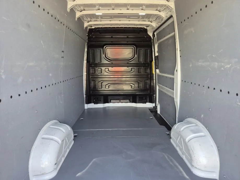 vw crafter 2.0 tdi, l3h3, redizajn, odlično stanje, garancija.., 2025 - slika 10