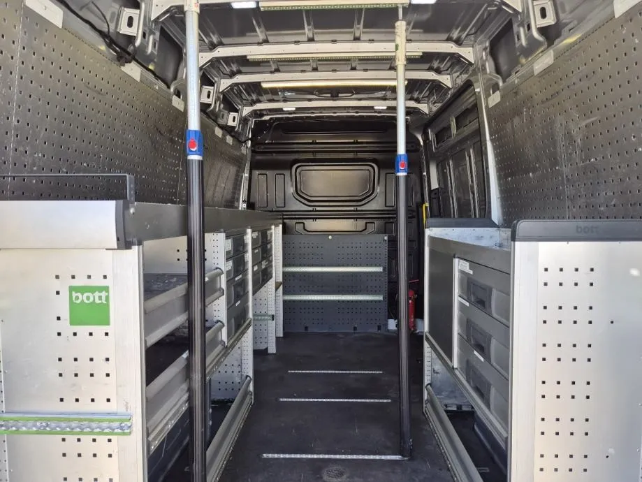 vw crafter 2.0 tdi, odlično stanje, garancija na vozilo..., 2021 god. - slika 10