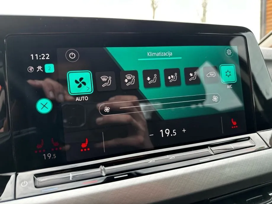 vw golf 8 2,0 tdi automatik •110 kw•ambi light•navi•automatik• - slika 11