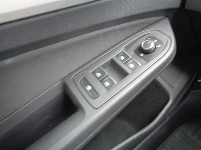 vw golf 8 2,0 tdi; hr auto; 60 tkm; virtual; pdc; line assist; u pdv-u - slika 24