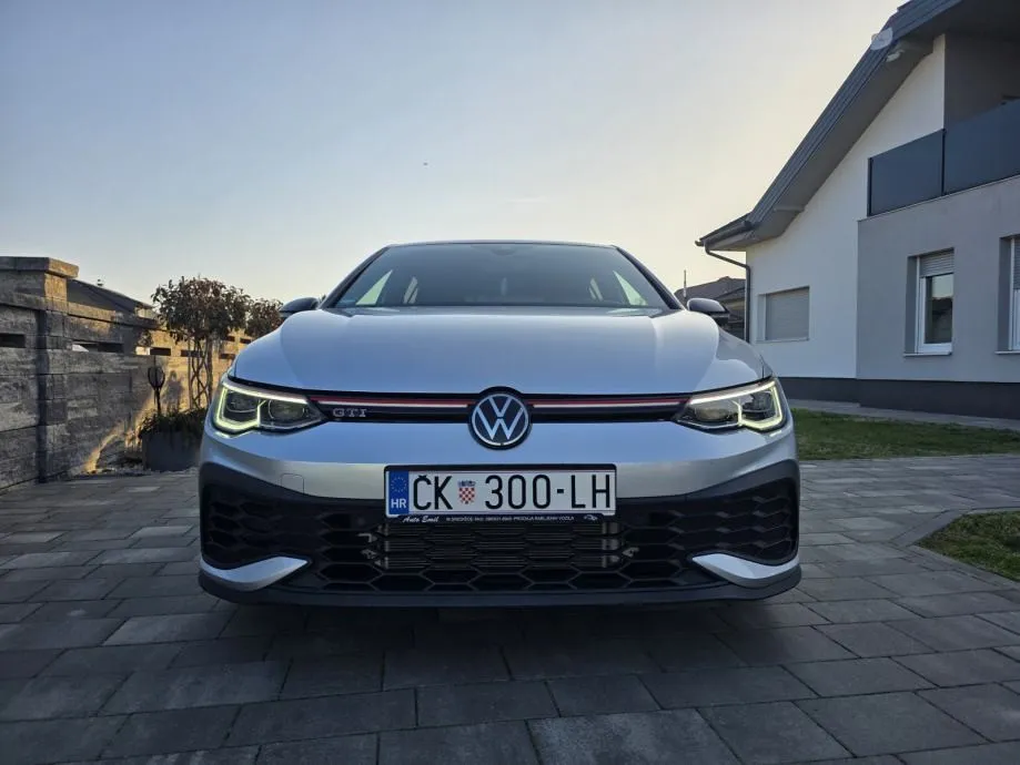 vw golf 8 2,0 tsi - slika 20