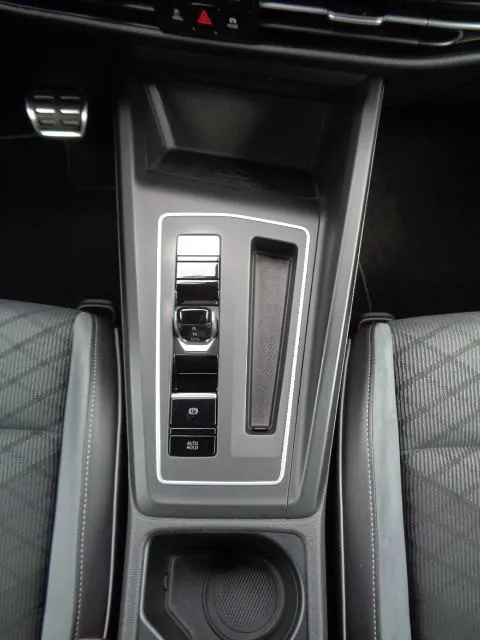 vw golf 8 variant 2,0 tdi dsg r-line/hr/nav/virt/led/pdc/laas/acc/ambl - slika 21