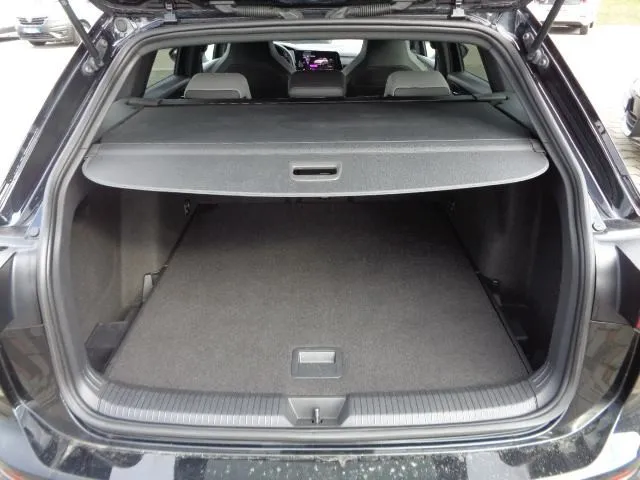 vw golf 8 variant 2,0 tdi dsg r-line/hr/nav/virt/led/pdc/laas/acc/ambl - slika 28