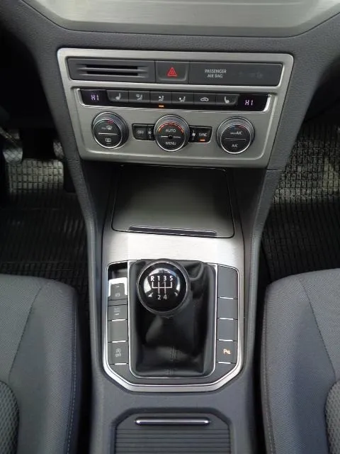 vw golf sportsvan 1,6 tdi comf/1.vl./aut.kl./tempo/gr.sj./pdc/ser.knj. - slika 18