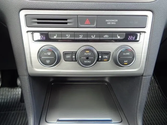 vw golf sportsvan 1,6 tdi comf/1.vl./aut.kl./tempo/gr.sj./pdc/ser.knj. - slika 17