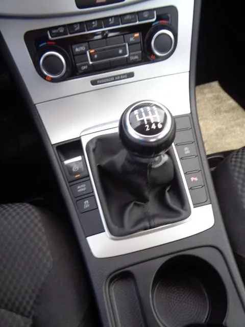 vw passat 1,6 tdi bmt; a. klima; 100 tkm; pdc; 6 brzina.. - slika 21