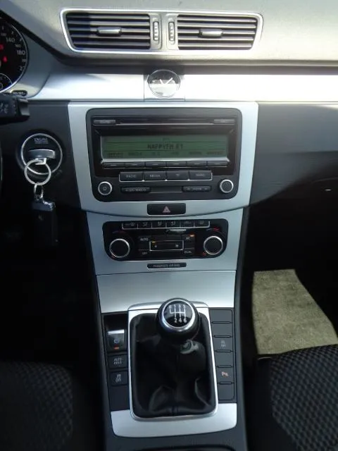 vw passat 1,6 tdi bmt; a. klima; 100 tkm; pdc; 6 brzina.. - slika 17
