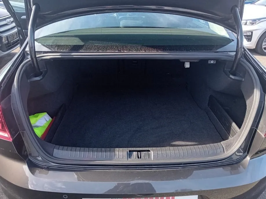 vw passat 2,0 tdi dsg. jamstvo. leasing - slika 10