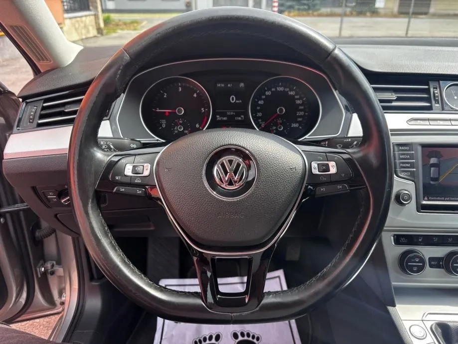 vw passat 2.0 tdi•110kw•hladenjesjedala•parkpilot - slika 11