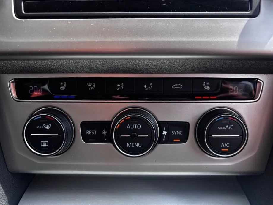 vw passat 2.0 tdi•110kw•hladenjesjedala•parkpilot - slika 14