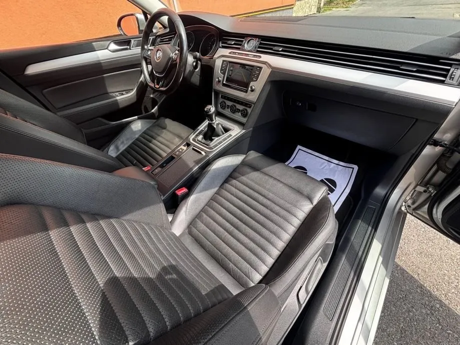 vw passat 2.0 tdi•110kw•hladenjesjedala•parkpilot - slika 17