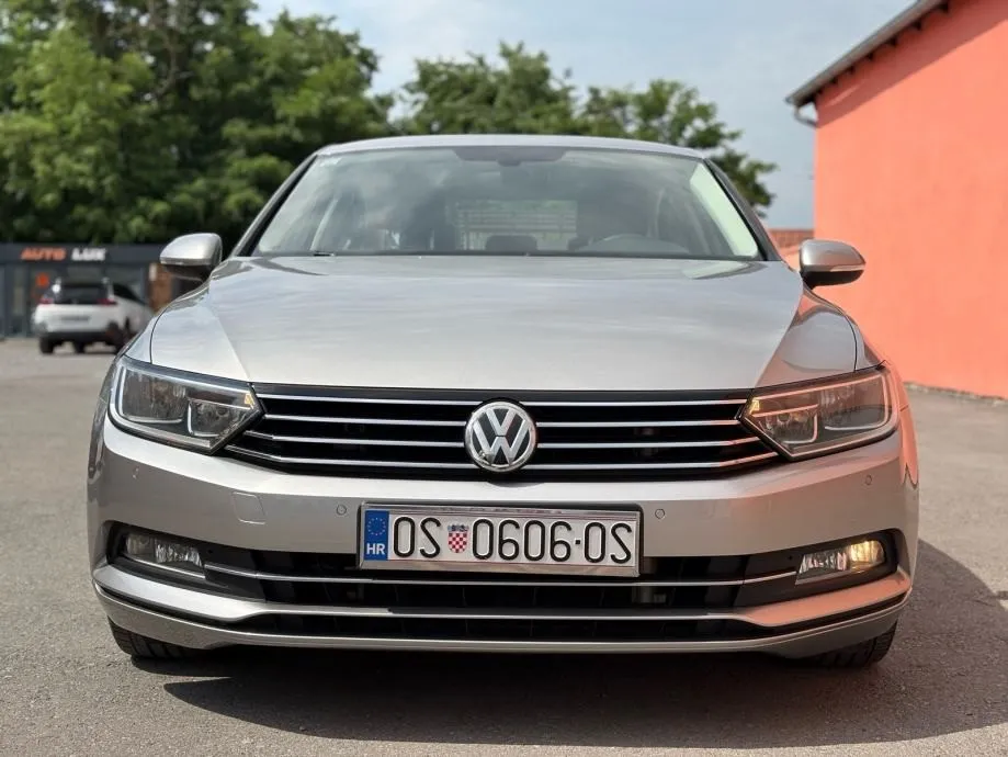 vw passat 2.0 tdi•110kw•hladenjesjedala•parkpilot - slika 2
