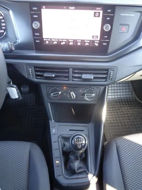 vw polo 1,6 tdi; hr auto; klima; navigacija; tempomat.. - slika 16
