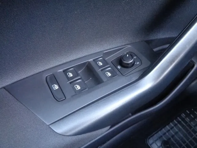 vw polo 1,6 tdi; hr auto; klima; navigacija; tempomat.. - slika 22