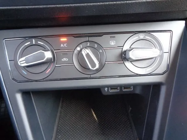 vw polo 1,6 tdi; hr auto; klima; navigacija; tempomat.. - slika 19