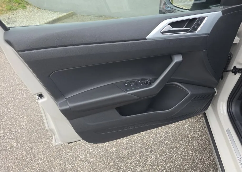 vw taigo 1,5 tsi...vozilo pod tvornickim jamstvom,dva kljuca.... - slika 5