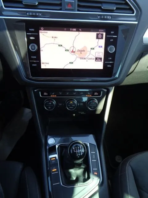 vw tiguan 2,0 tdi cl/navi/pano/xen/gr.sj./lanas/pdc/ele.gep./acc/app - slika 15