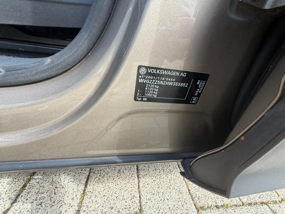 vw tiguan 2,0 tdi,r-mjenjač,hr vozilo,prvi vlasnik. - slika 17