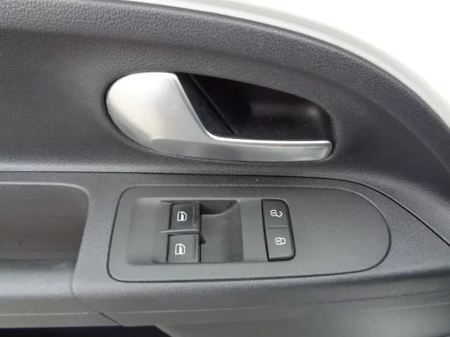vw up! 1,0 mpi asg automatik/redizajn/samo 49tkm/klima/navi/alu 15'' - slika 20