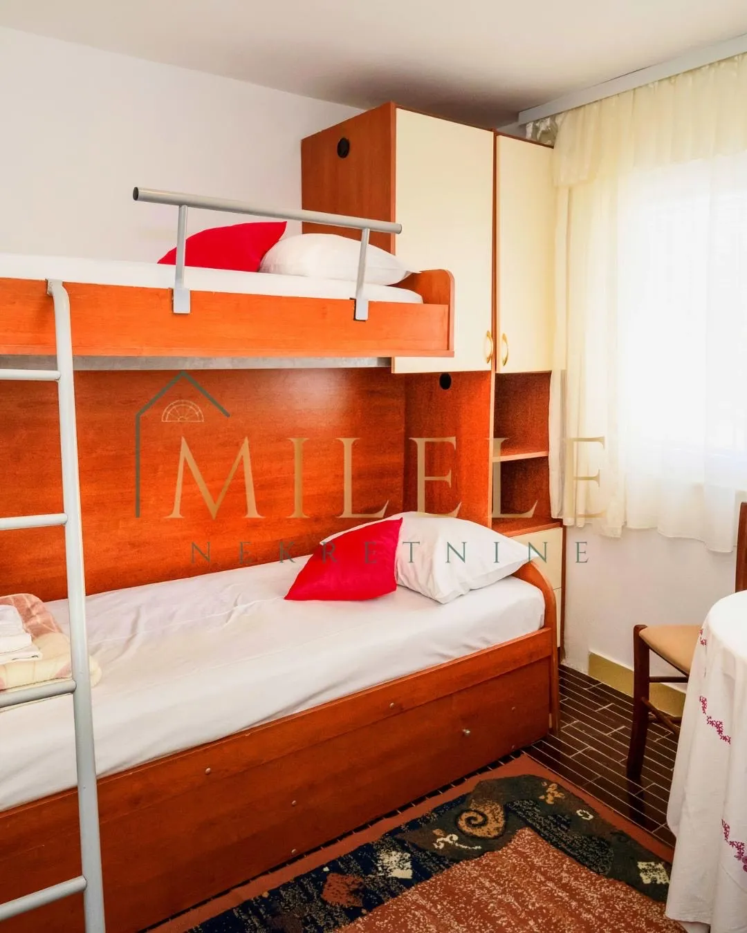 kuća sa 3 apartmana rogoznica - slika 5