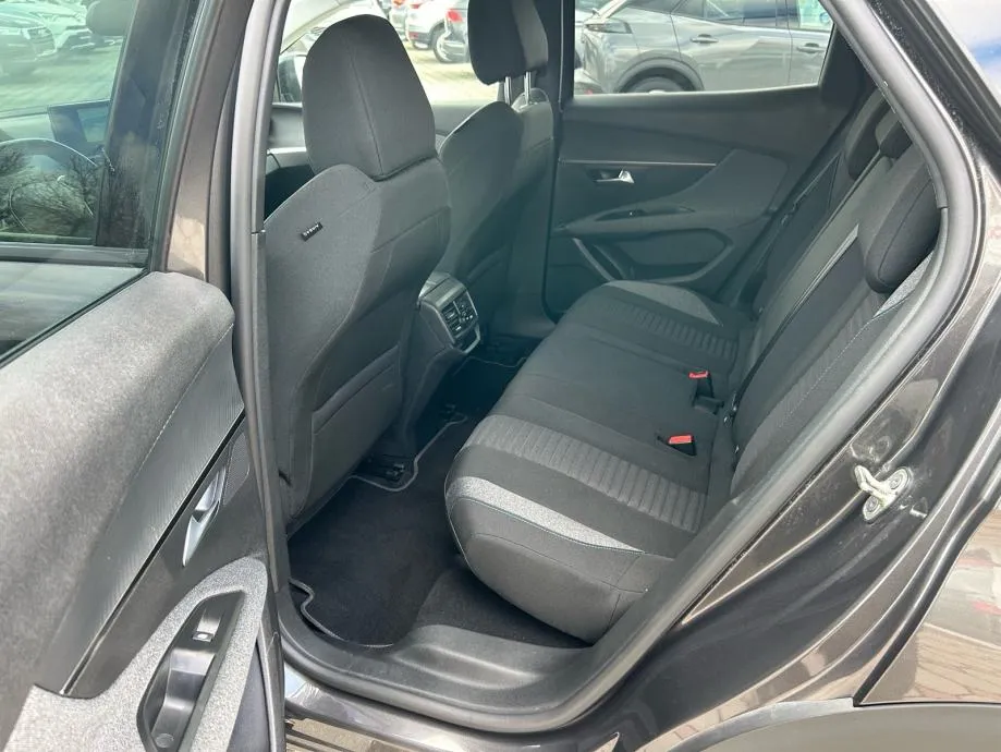 peugeot 3008 1,5 blue hdi 2022.,hr vozilo, servisna, navi, kamera.... - slika 12