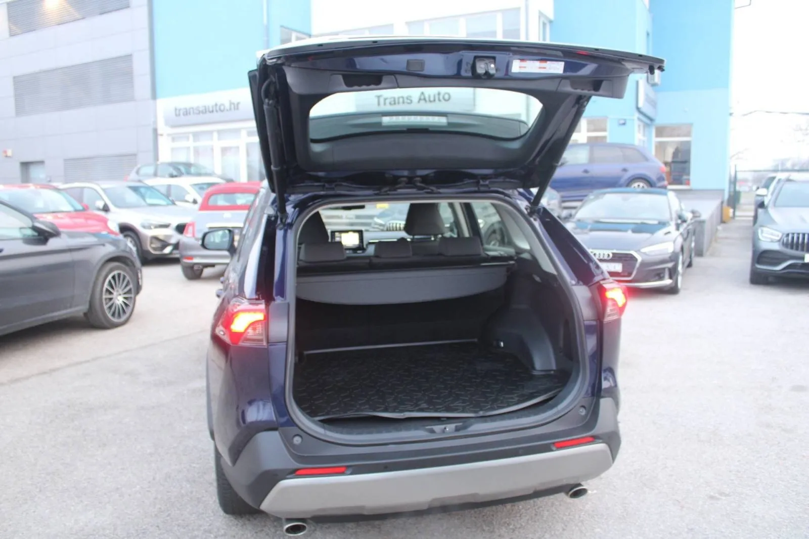 toyota rav4 2.5 hybrid awd automatik *navigacija, kamera* - slika 13