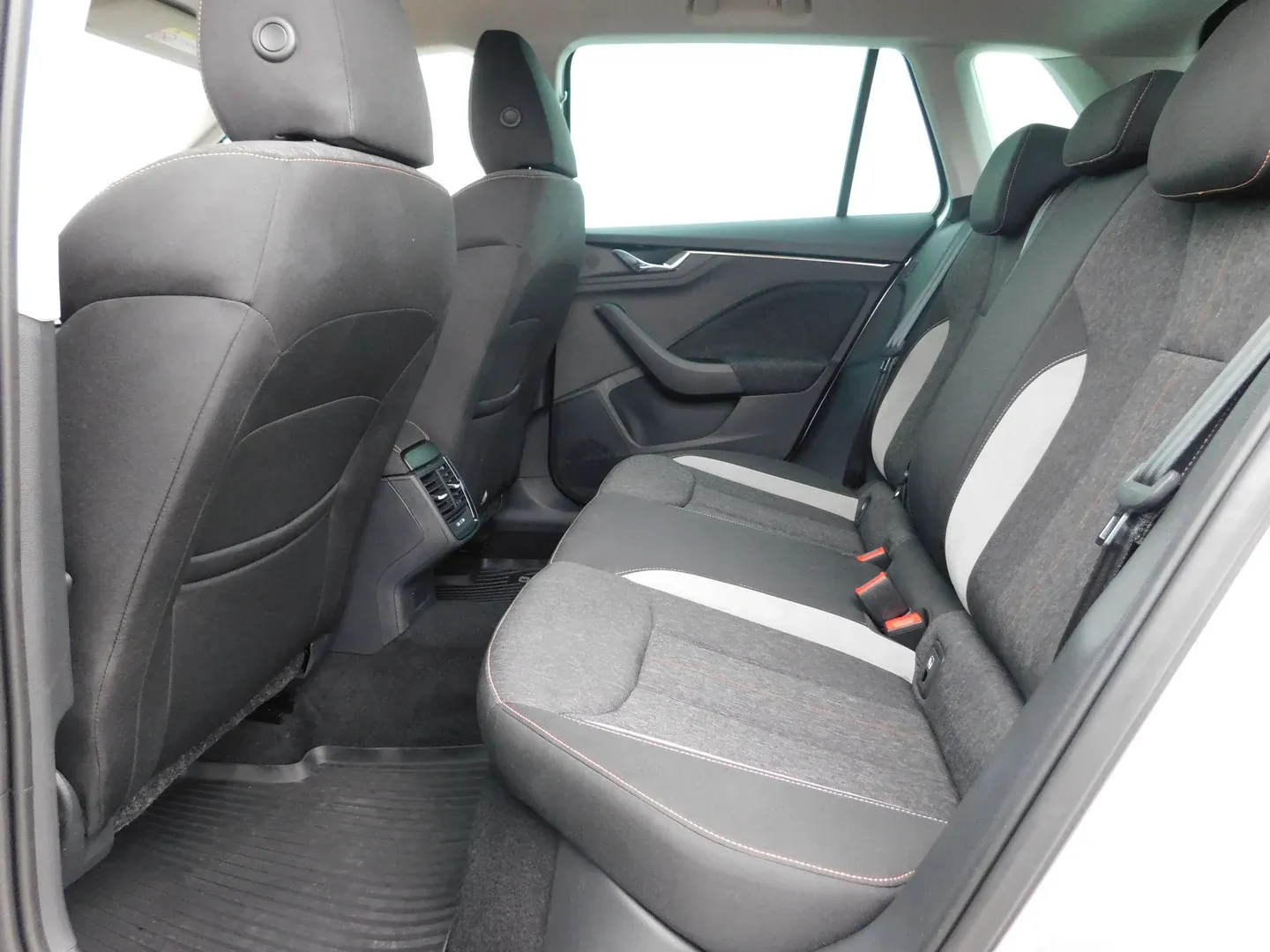 10875 škoda kamiq style 1.0 tsi - slika 11