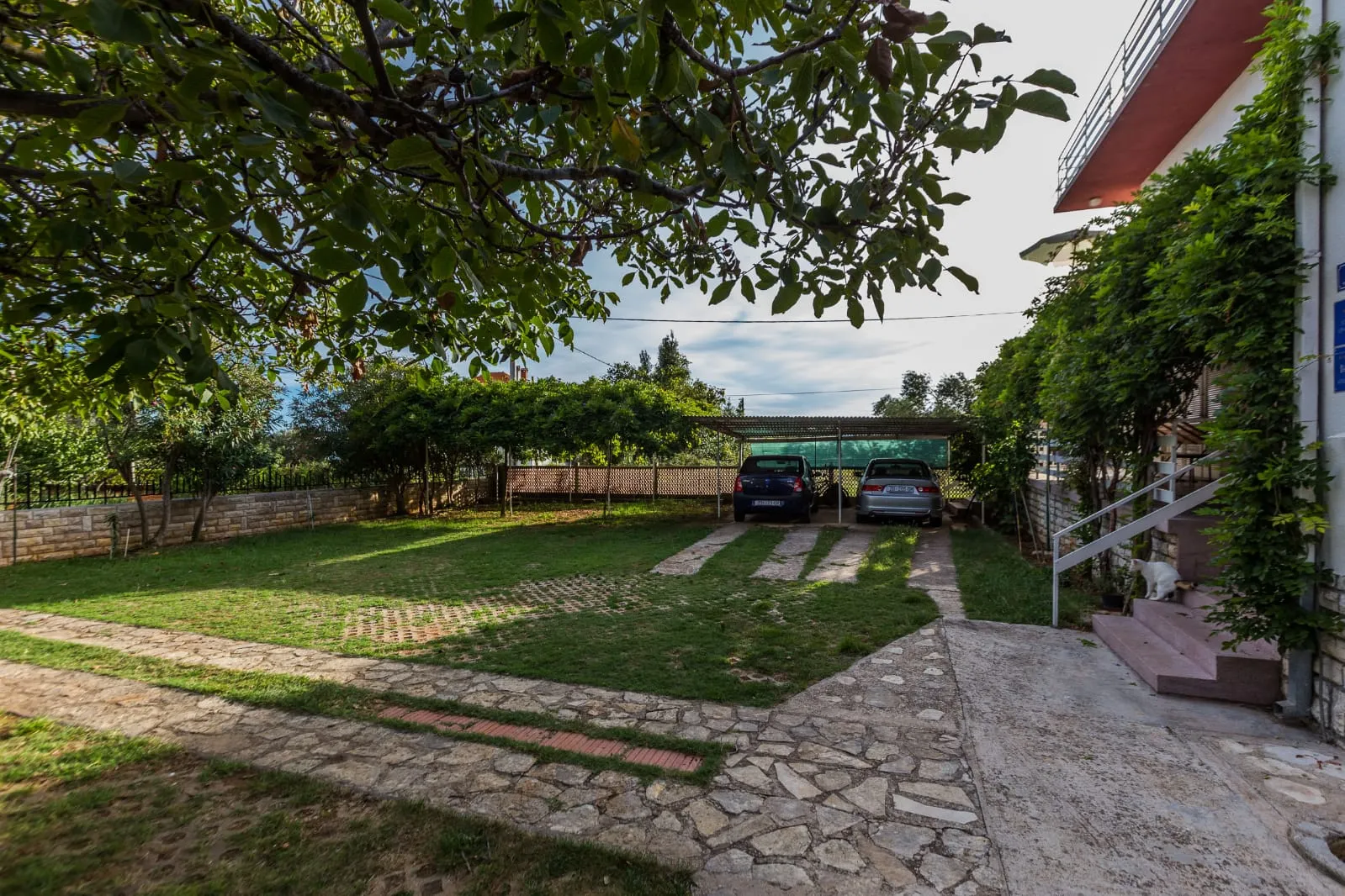 app 4+1 od 49 eura u prizemlju sa velikom terasom ,od plaže 100 metara - slika 8