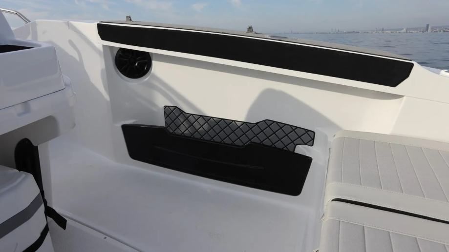 karnic 7,15 m (sl692) - sundeck, model 2025 - slika 6