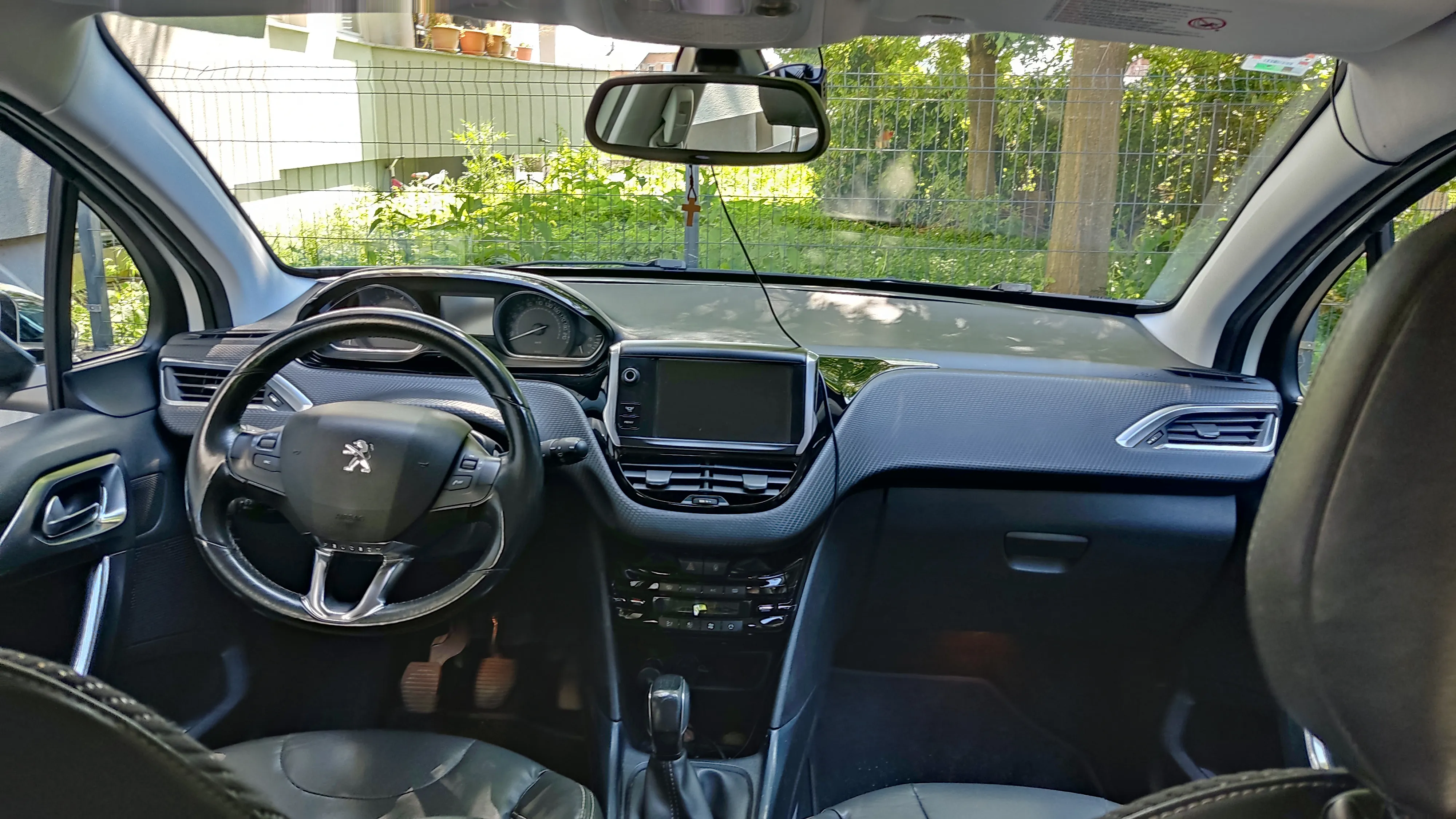 peugeot 2008 1,2 allure - slika 22