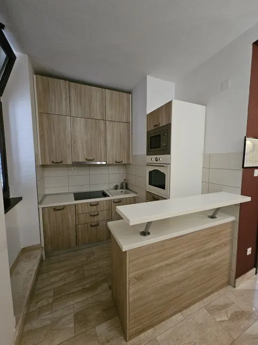 dugoročno s režijama! kaštel stari, 50.00 m2 - slika 6