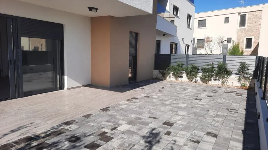 !!stan u prizemlju s pogledom na more: murter, 79.00 m2, novogradnja - slika 4
