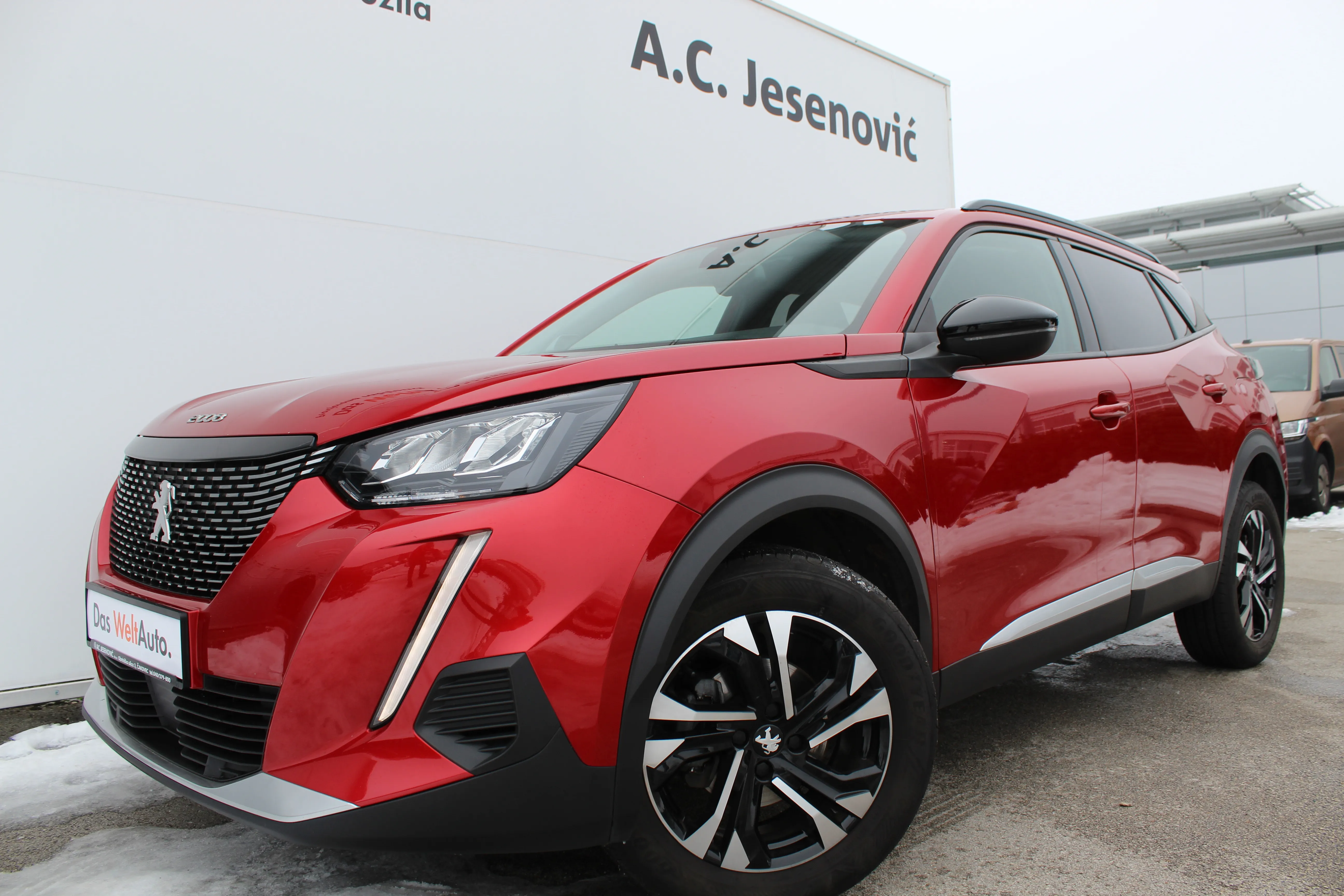 13059 peugeot 2008 1,2 puretech 100 s&s allure - slika 7