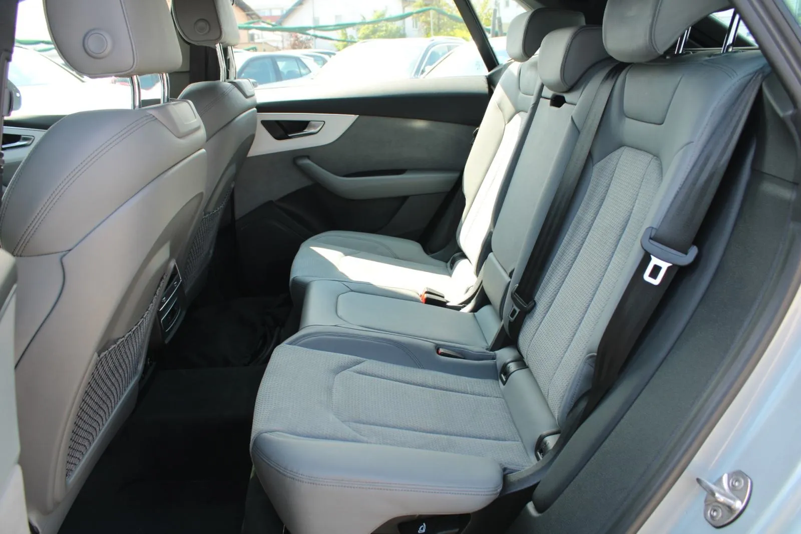 audi q8 55 tfsi quattro s-line *panorama,led,navigacija,kamera* - slika 11
