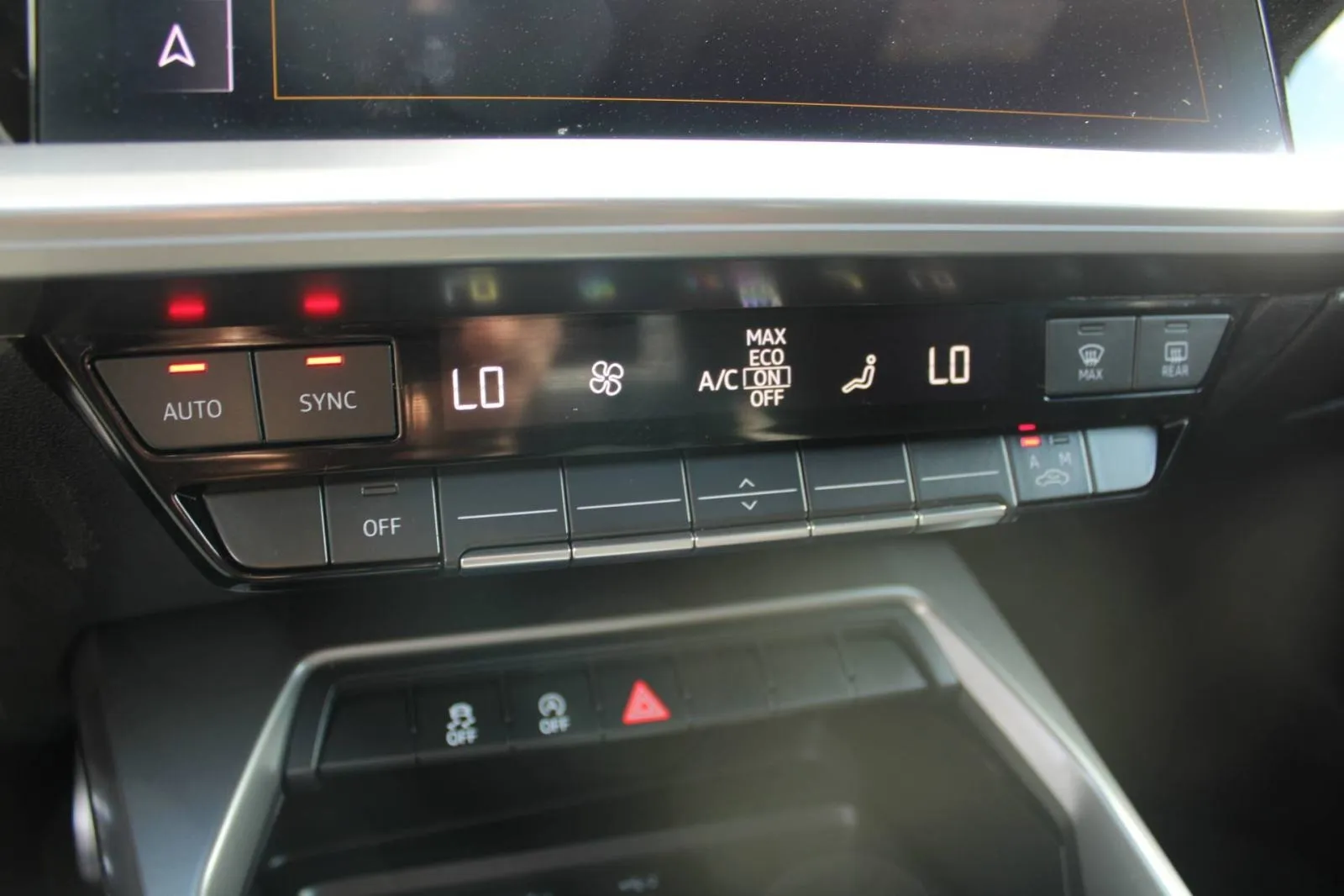 audi a3 35 tfsi s-tronic s-line *panorama, led, navigacija* - slika 19