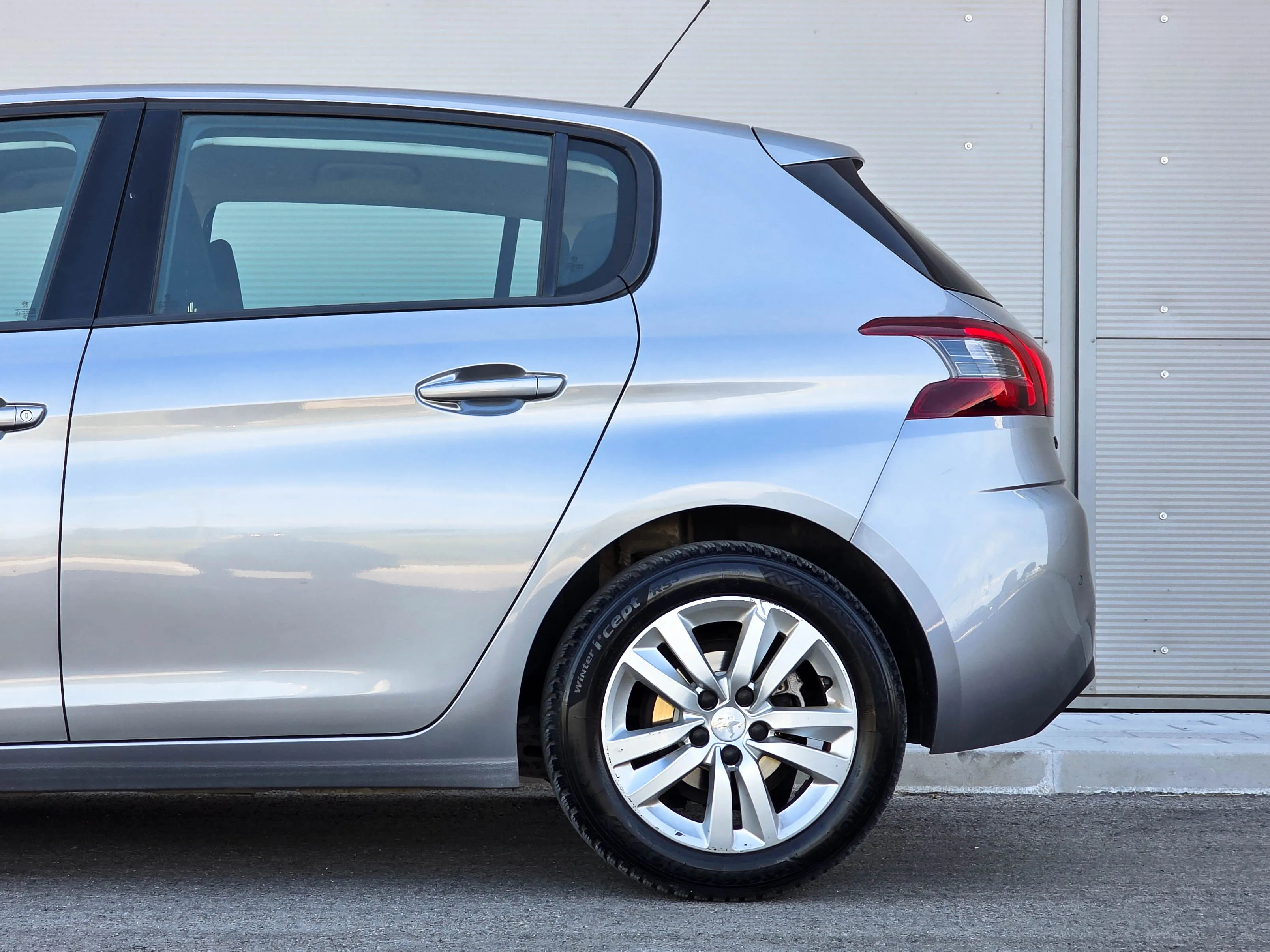peugeot 308 1,5bluehdi |hr auto |novi lanac |2seta guma| serv |jamstvo - slika 5